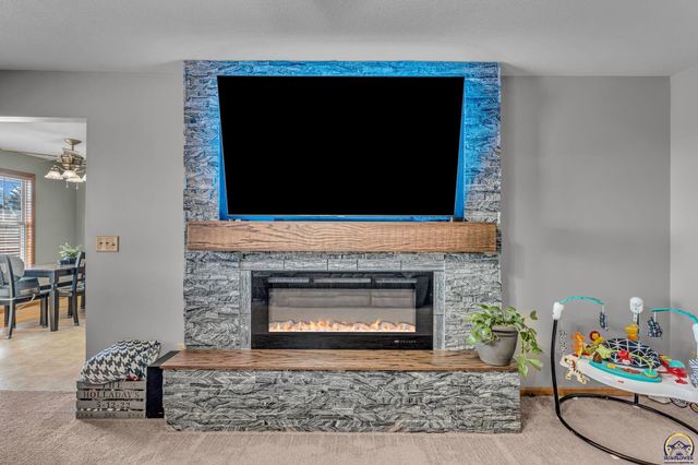 3704 NW Cherry Creek DR, Topeka, KS 66618