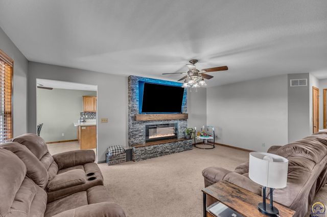 3704 NW Cherry Creek DR, Topeka, KS 66618