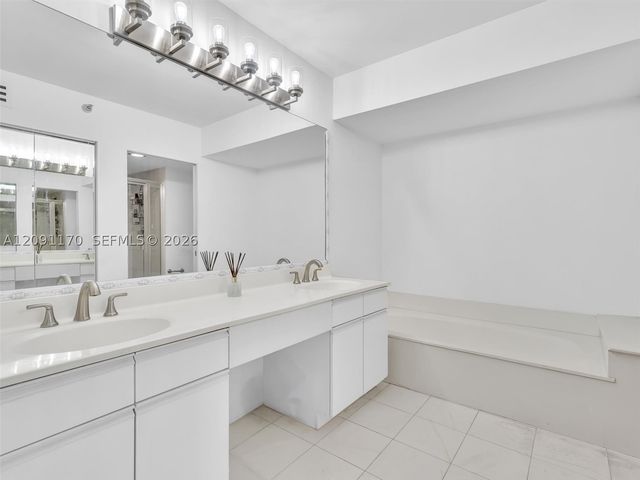 3530 Mystic Pointe Dr 2002, Aventura, FL 33180