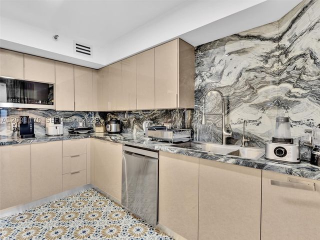 3530 Mystic Pointe Dr 2002, Aventura, FL 33180