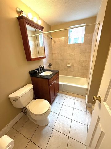 435 Essex 5, Lynn, MA 01902