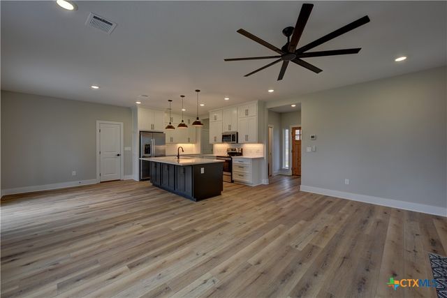 701 S Hudson Street, Flatonia, TX 78941