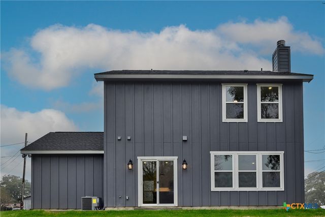 701 S Hudson Street, Flatonia, TX 78941