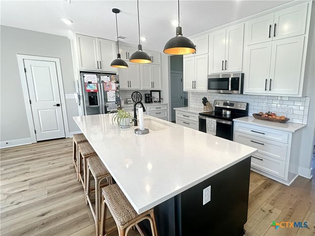 701 S Hudson Street, Flatonia, TX 78941