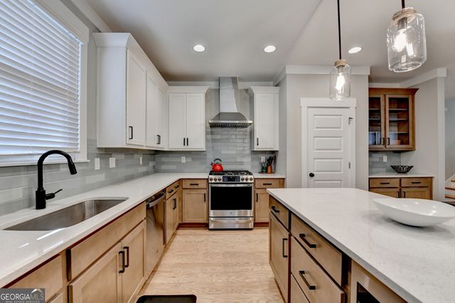 3206 Mchenry Avenue, Scottdale, GA 30079