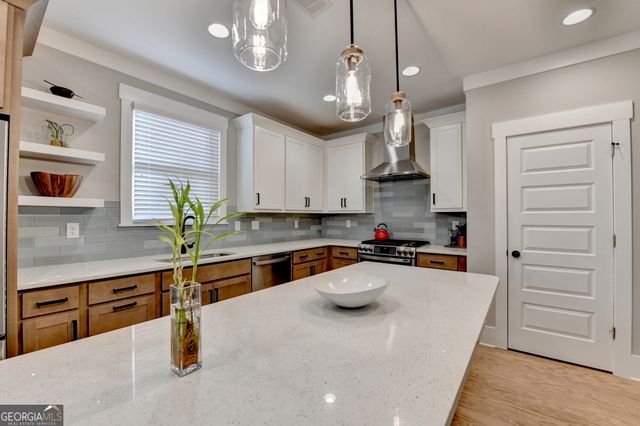 3206 Mchenry Avenue, Scottdale, GA 30079