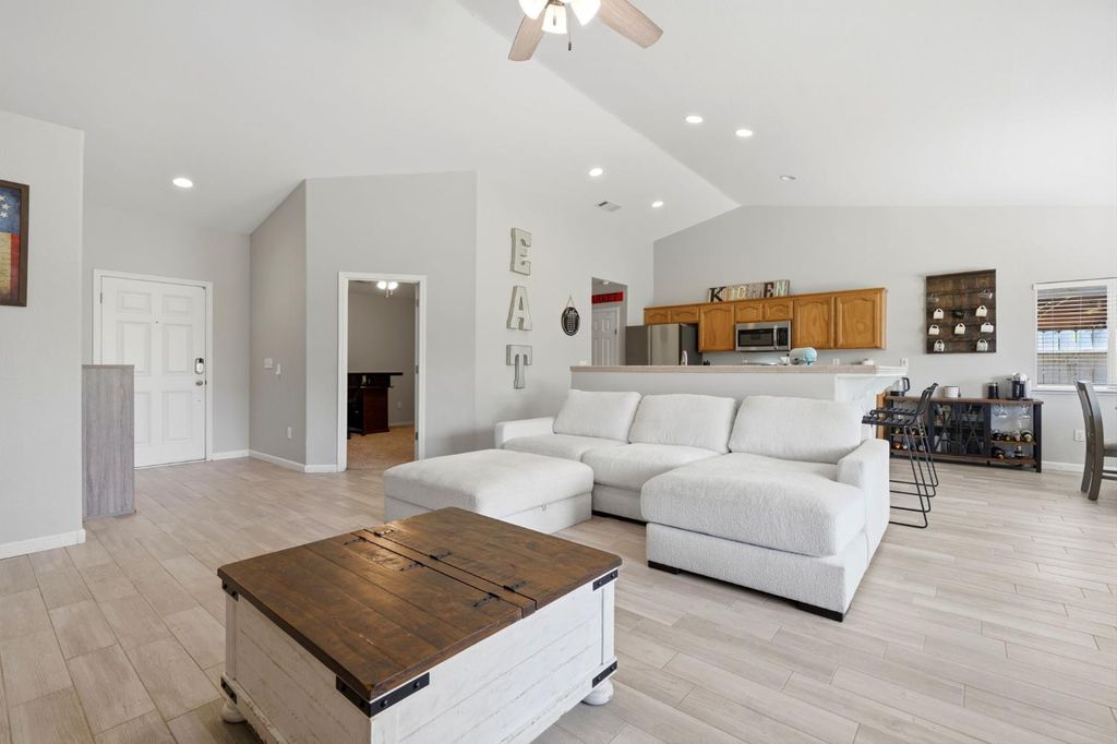 Image 10 of property listing at 1849 W Spring Crest Street, Hanford, CA 93230