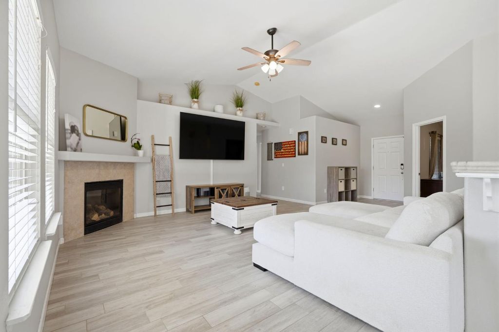 Image 11 of property listing at 1849 W Spring Crest Street, Hanford, CA 93230