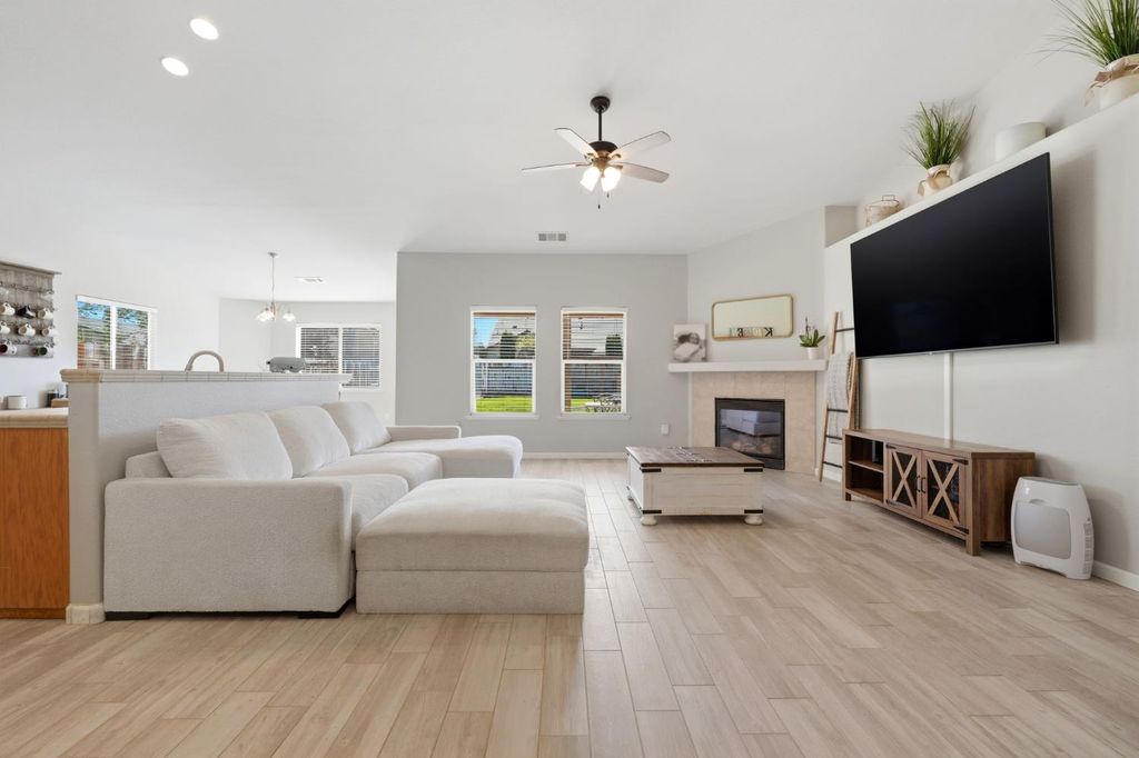 Image 12 of property listing at 1849 W Spring Crest Street, Hanford, CA 93230