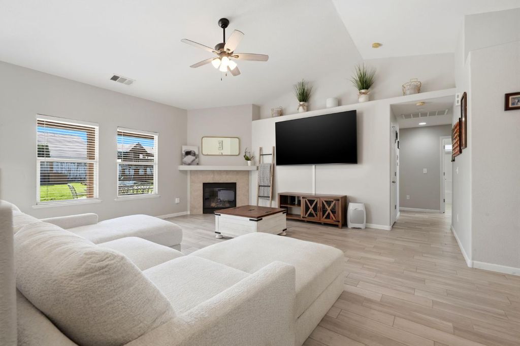 Image 13 of property listing at 1849 W Spring Crest Street, Hanford, CA 93230