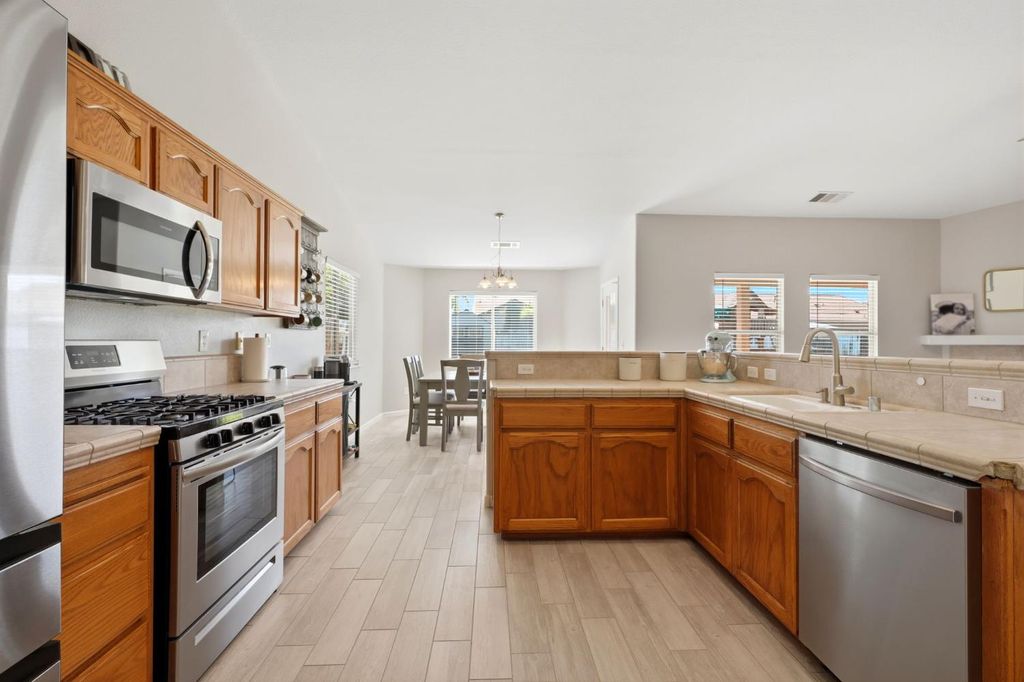 Image 14 of property listing at 1849 W Spring Crest Street, Hanford, CA 93230