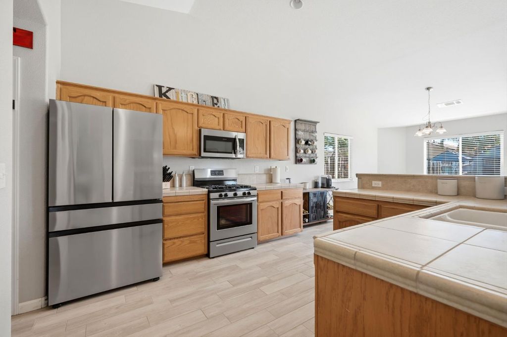 Image 15 of property listing at 1849 W Spring Crest Street, Hanford, CA 93230