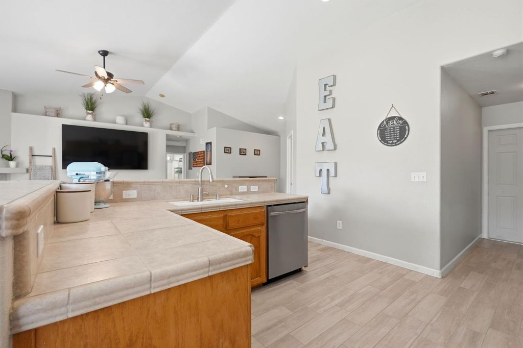 Image 16 of property listing at 1849 W Spring Crest Street, Hanford, CA 93230