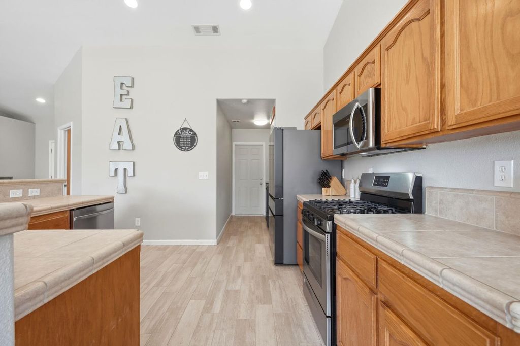 Image 17 of property listing at 1849 W Spring Crest Street, Hanford, CA 93230