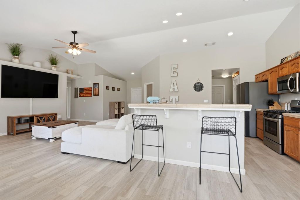 Image 18 of property listing at 1849 W Spring Crest Street, Hanford, CA 93230