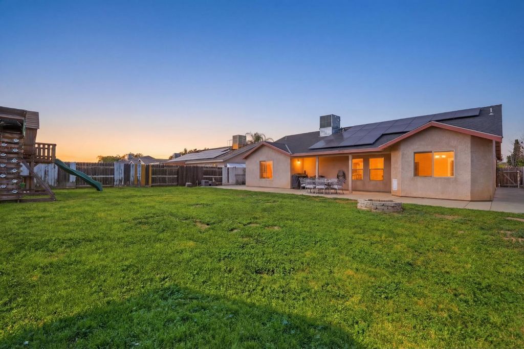 Image 41 of property listing at 1849 W Spring Crest Street, Hanford, CA 93230