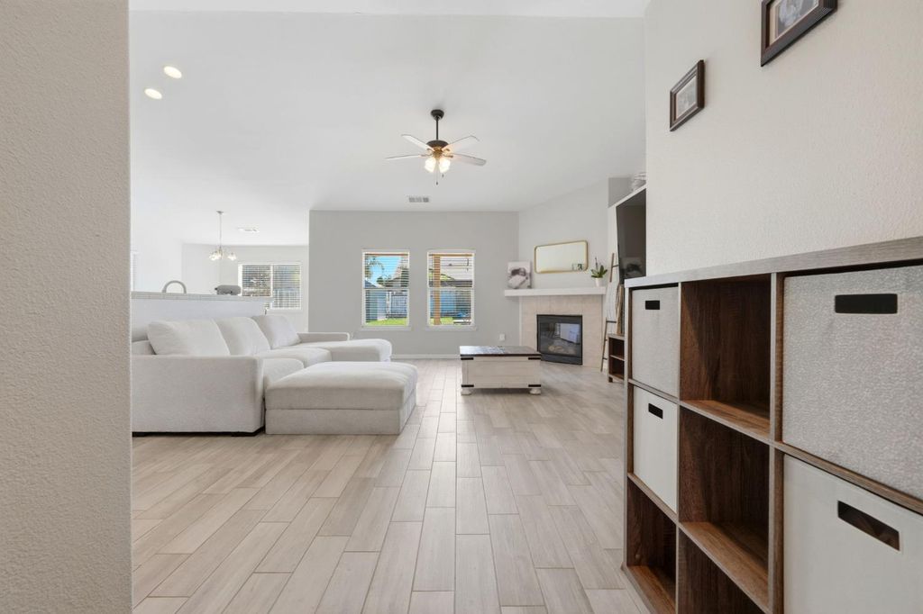 Image 7 of property listing at 1849 W Spring Crest Street, Hanford, CA 93230