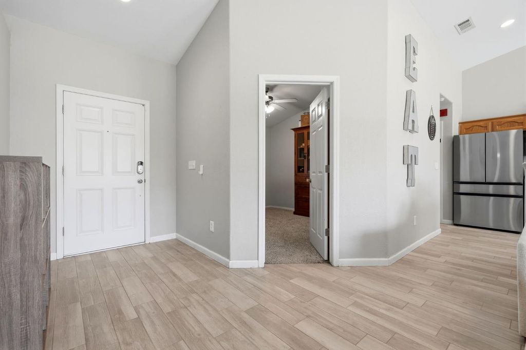 Image 8 of property listing at 1849 W Spring Crest Street, Hanford, CA 93230