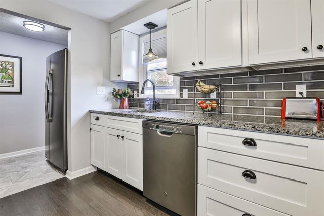 2 Fieldstone Drive, Derry, NH 03038