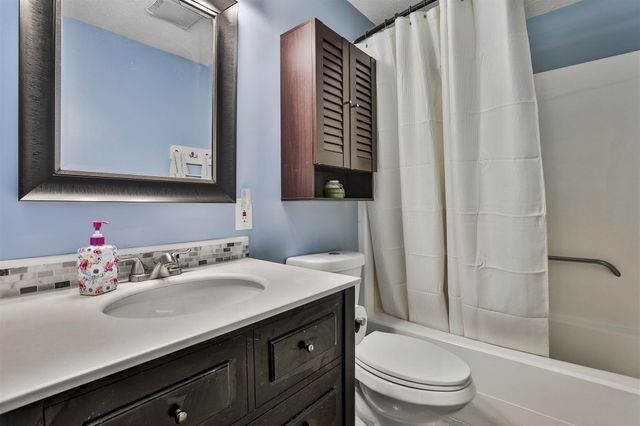 2 Fieldstone Drive, Derry, NH 03038