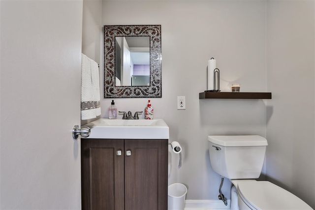 2 Fieldstone Drive, Derry, NH 03038