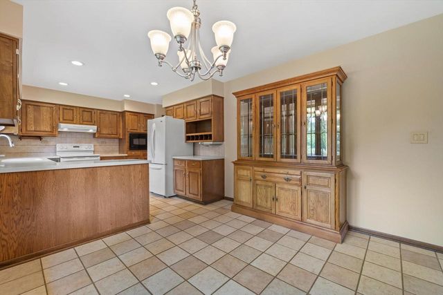 8640 111th AVENUE, Pleasant Prairie, WI 53158