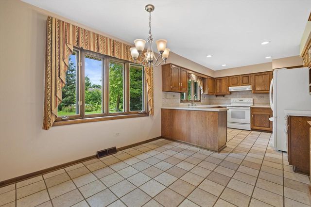8640 111th AVENUE, Pleasant Prairie, WI 53158
