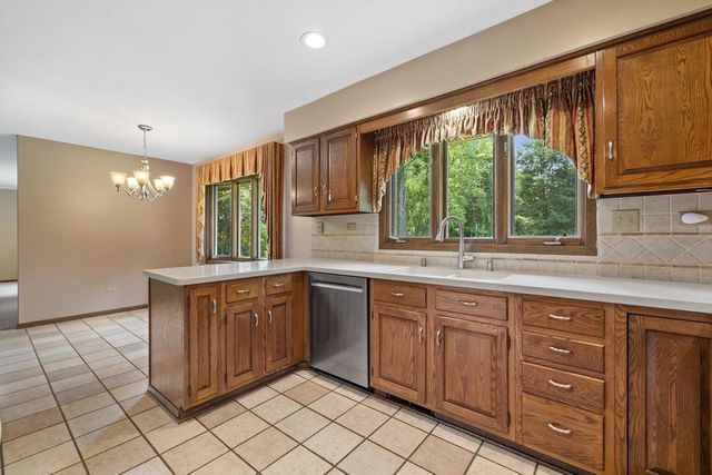 8640 111th AVENUE, Pleasant Prairie, WI 53158