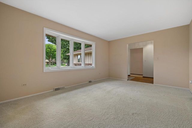 8640 111th AVENUE, Pleasant Prairie, WI 53158