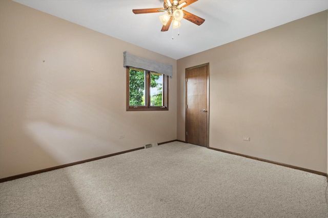 8640 111th AVENUE, Pleasant Prairie, WI 53158
