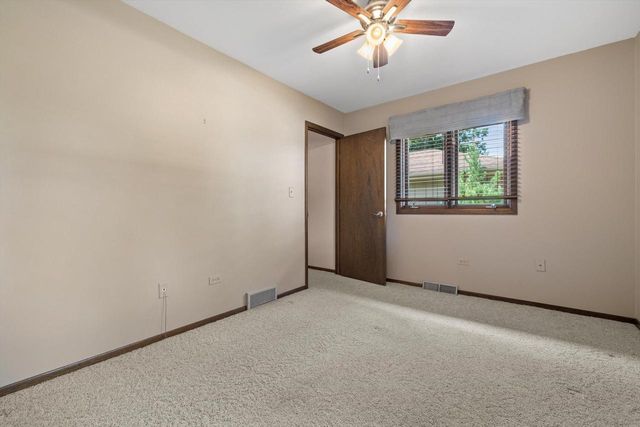 8640 111th AVENUE, Pleasant Prairie, WI 53158