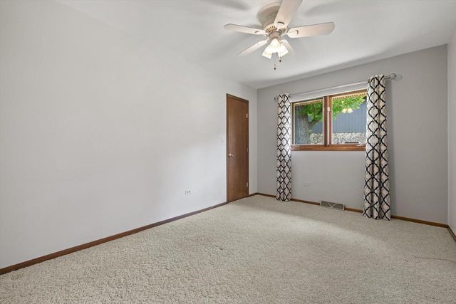 8640 111th AVENUE, Pleasant Prairie, WI 53158