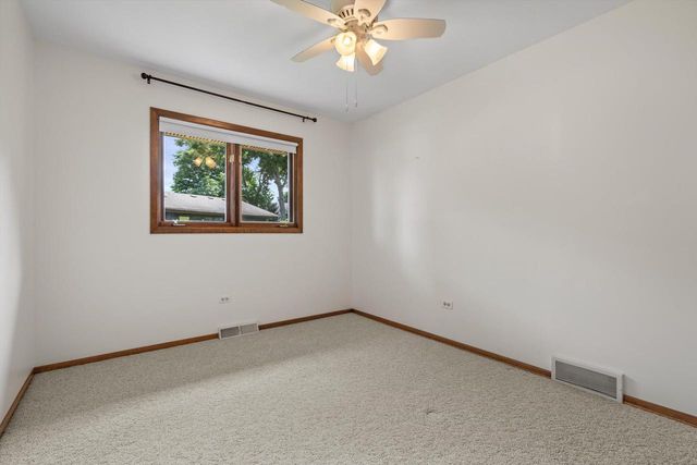 8640 111th AVENUE, Pleasant Prairie, WI 53158