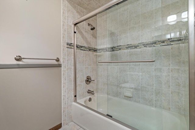 8640 111th AVENUE, Pleasant Prairie, WI 53158