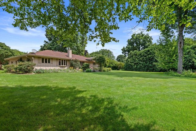 8640 111th AVENUE, Pleasant Prairie, WI 53158