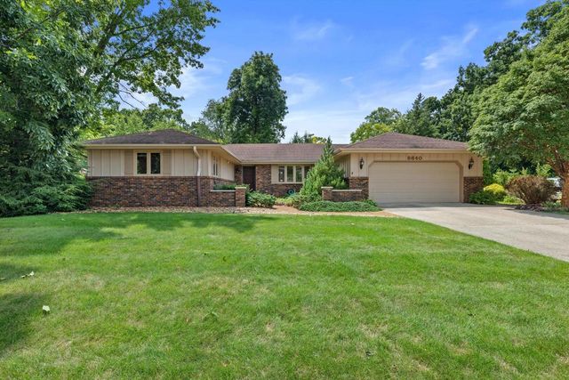 8640 111th AVENUE, Pleasant Prairie, WI 53158