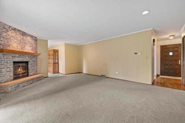 8640 111th AVENUE, Pleasant Prairie, WI 53158
