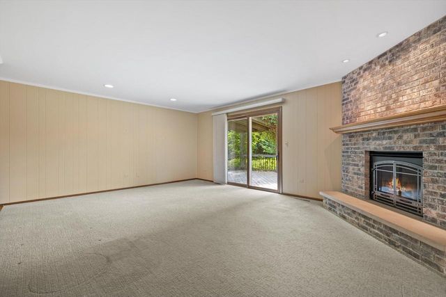 8640 111th AVENUE, Pleasant Prairie, WI 53158