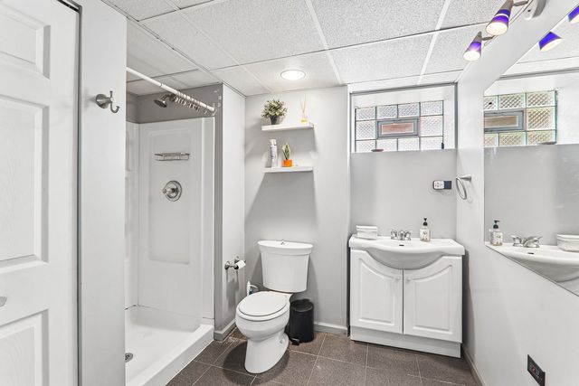 2104 Portsmouth Avenue, Westchester, IL 60154