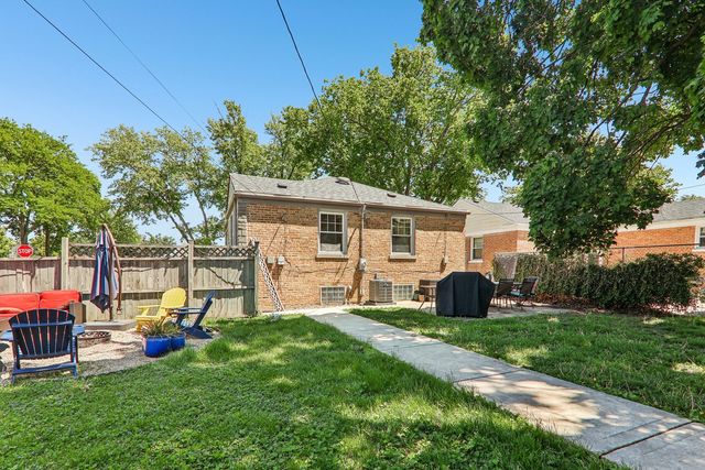 2104 Portsmouth Avenue, Westchester, IL 60154