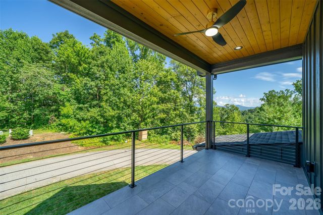 253 Eagles Eye Drive, Hendersonville, NC 28792