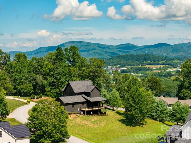 253 Eagles Eye Drive, Hendersonville, NC 28792