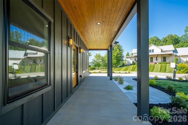 253 Eagles Eye Drive, Hendersonville, NC 28792