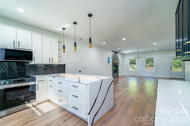 253 Eagles Eye Drive, Hendersonville, NC 28792