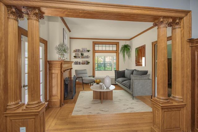 565 Holly Avenue, Saint Paul, MN 55102