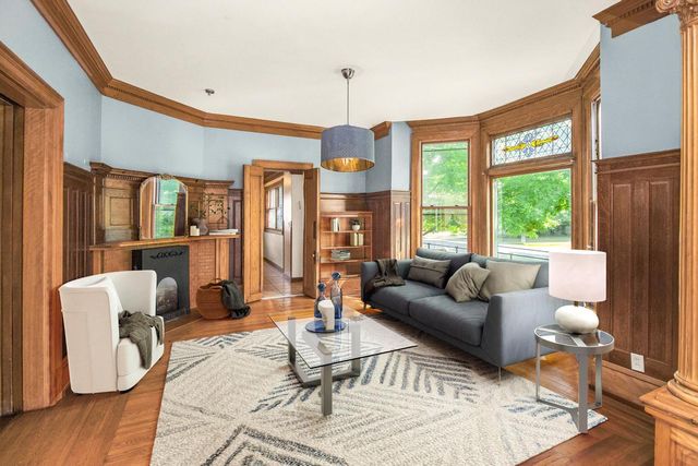 565 Holly Avenue, Saint Paul, MN 55102