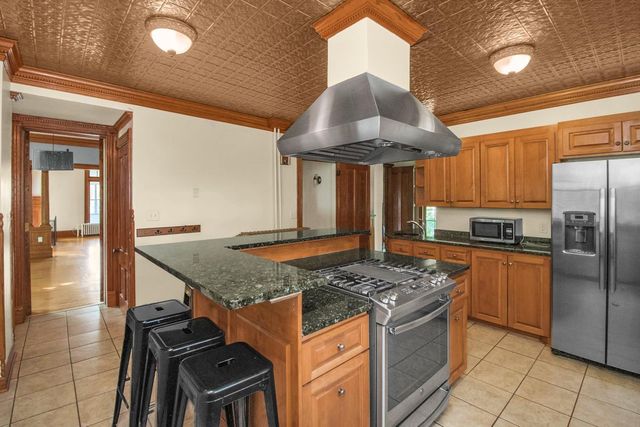 565 Holly Avenue, Saint Paul, MN 55102