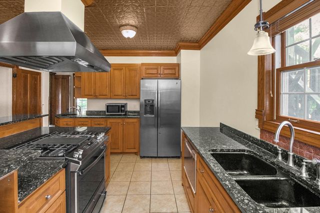 565 Holly Avenue, Saint Paul, MN 55102