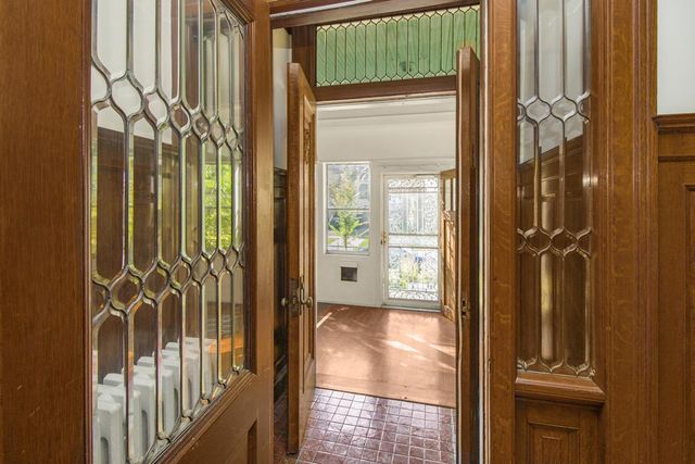 565 Holly Avenue, Saint Paul, MN 55102