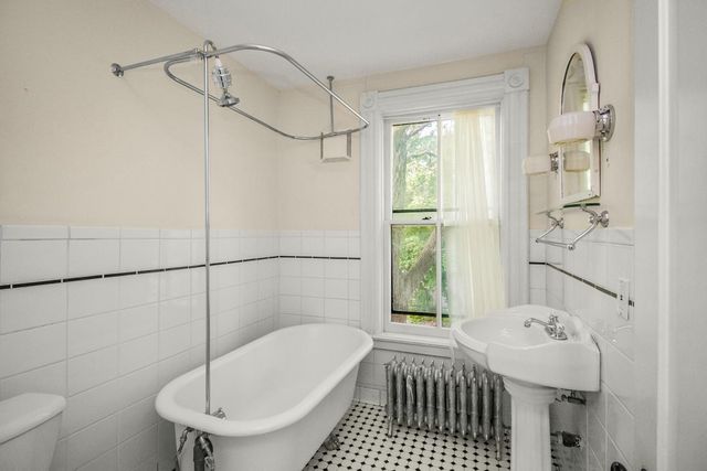 565 Holly Avenue, Saint Paul, MN 55102